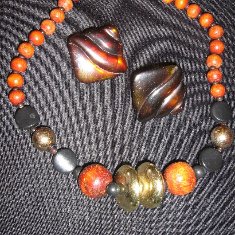 Vintage Necklace And Earring Set. $5.00 AS AN ADD ON